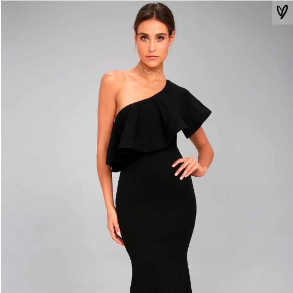 NWT Lulu's Black One Shoulder Maxi Dress